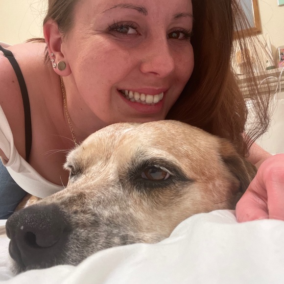 Meet your Posher, Caitlyn - Picture 5 of 6